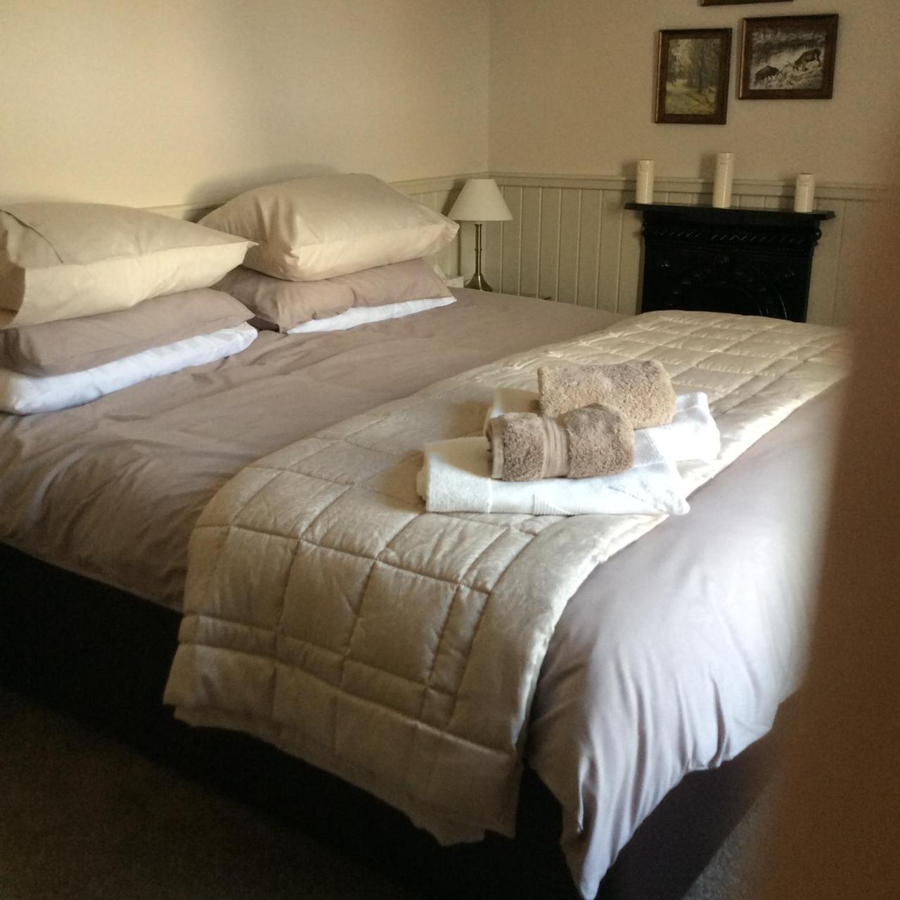 Crown And Anchor Bed & Breakfast Dundrennan Exterior photo