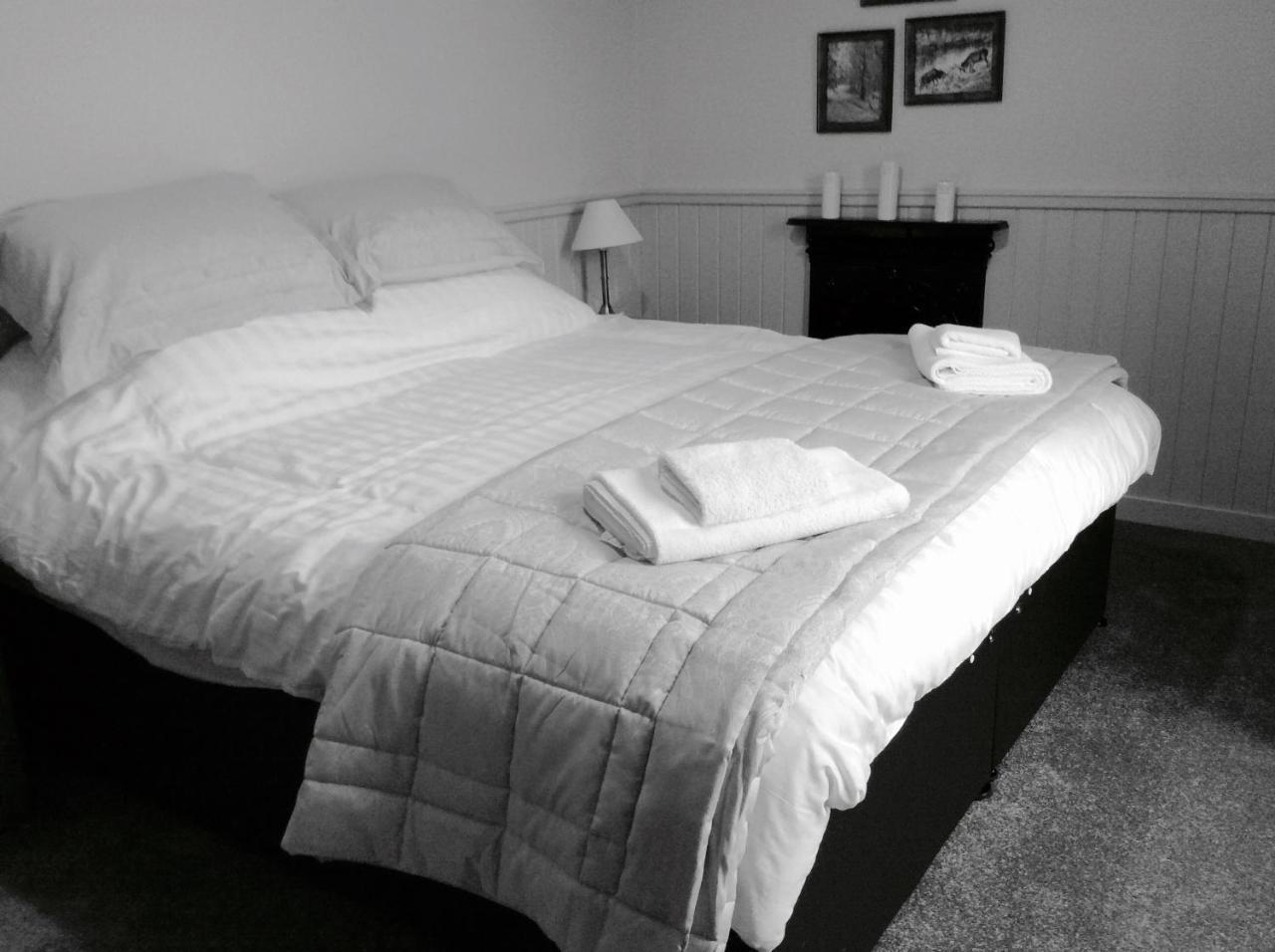 Crown And Anchor Bed & Breakfast Dundrennan Exterior photo