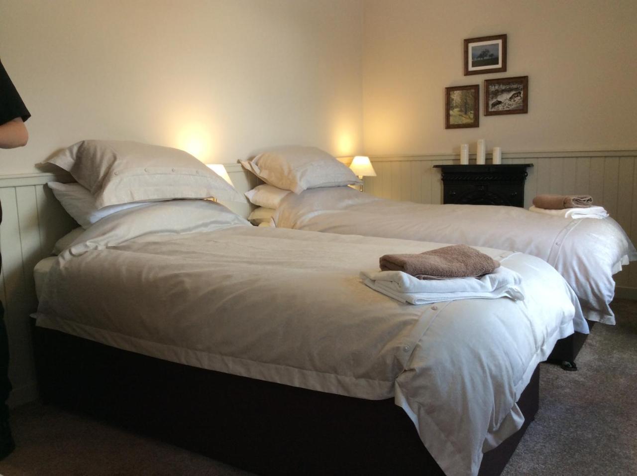 Crown And Anchor Bed & Breakfast Dundrennan Exterior photo